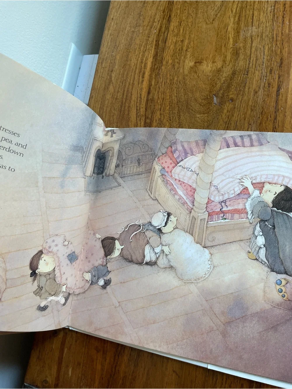 Hans Christian Anderson/ Eve Tharlet The Princess and the Pea Kids Picture Book